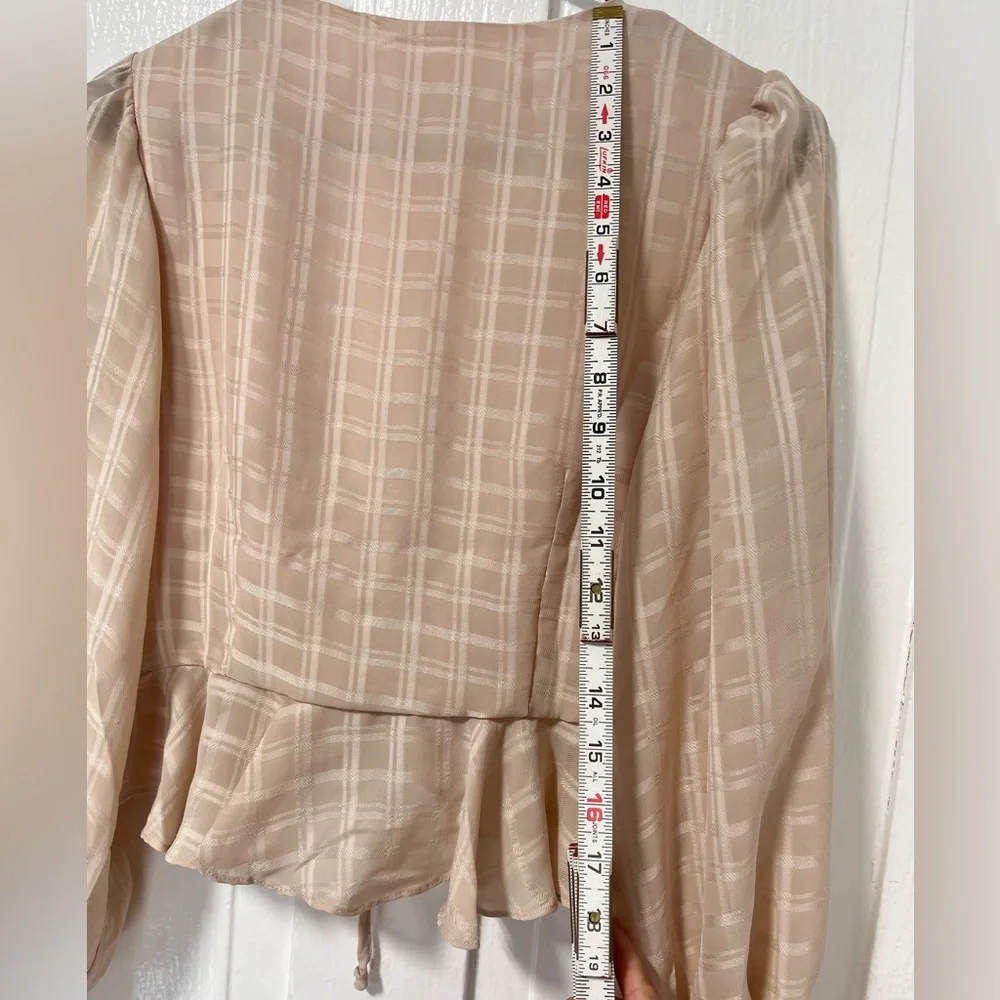 Mable Anais geometric print pale blush pink tie front cropped blouse size small
